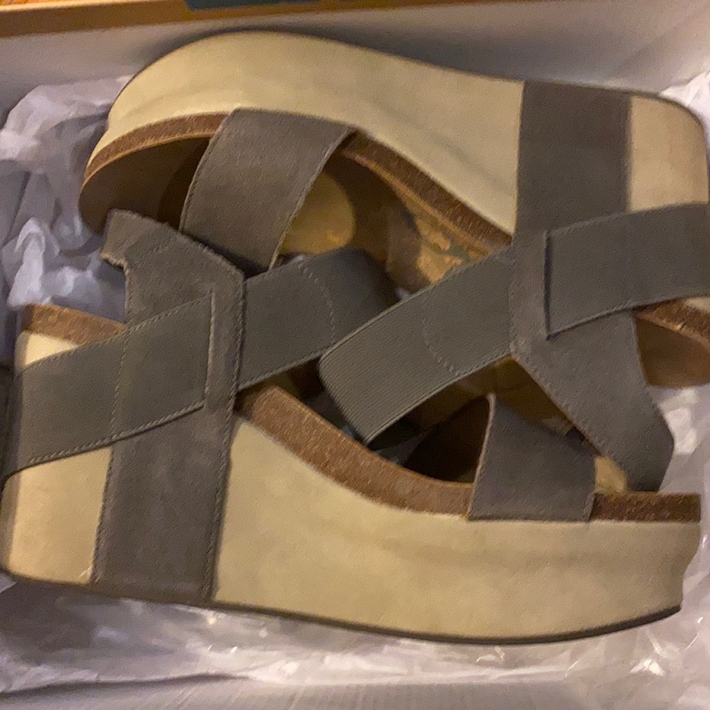 Like new OTBT!!!! Only worn once. Don’t miss out!!